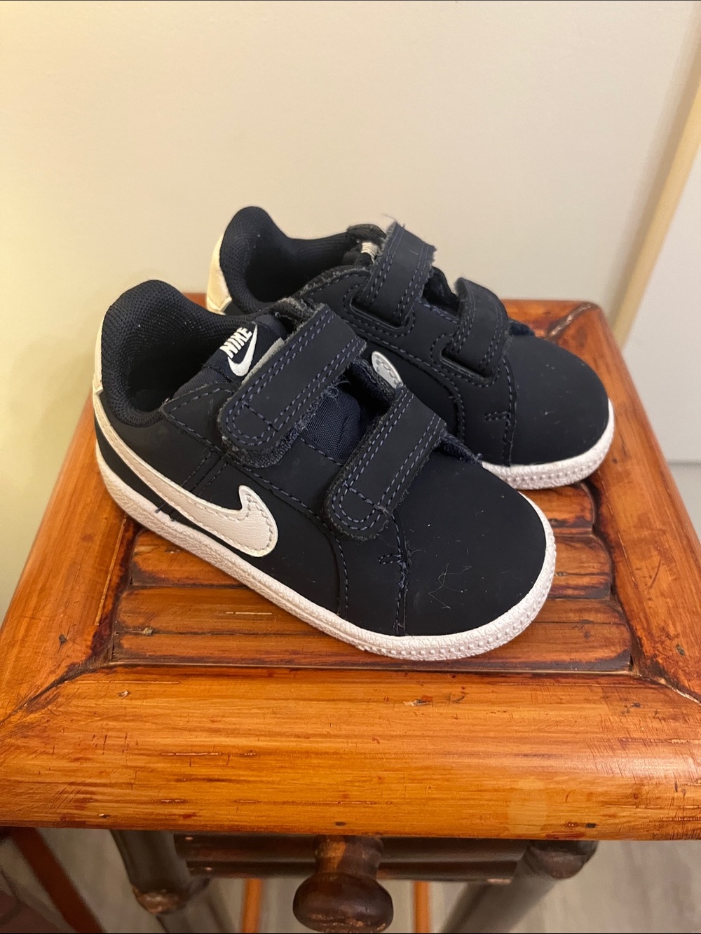 Nike Toddlers' Navy and White Velcro Sneakers - us 5